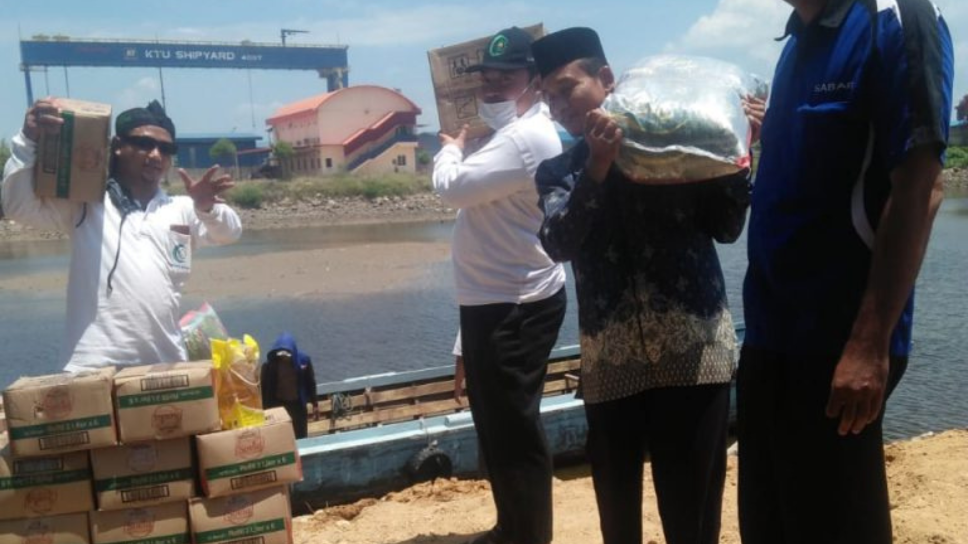Bantuan Sembako 200 Paket Kepada Imam di Batam